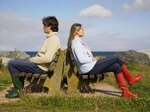 现在的他对你好吗?他对我没有以前好了 现在的他对你好吗?他对我没有以前好了