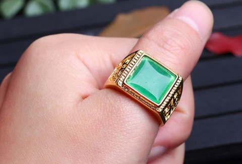 男生左手大拇指戴戒指(男人大拇指戴戒指是什么意思) 男生左手大拇指戴戒指(男人大拇指戴戒指是什么意思)