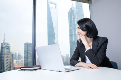 男同事喜欢你的信号(男同事对你有好感的细节) 男同事喜欢你的信号(男同事对你有好感的细节)