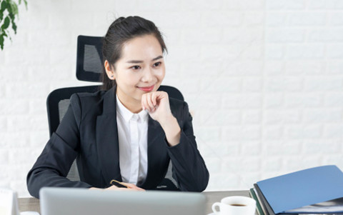 男同事喜欢你的信号(男同事对你有好感的细节) 男同事喜欢你的信号(男同事对你有好感的细节)