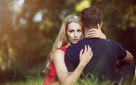 如何让一个男人更加爱你(成为他心目中最独特的女人) 如何让一个男人更加爱你(成为他心目中最独特的女人)