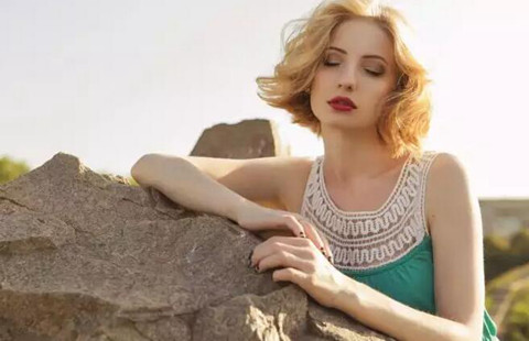 二婚女人抖音晒恩爱心理(二婚女朋友圈秀恩爱心态分析) 二婚女人抖音晒恩爱心理(二婚女朋友圈秀恩爱心态分析)