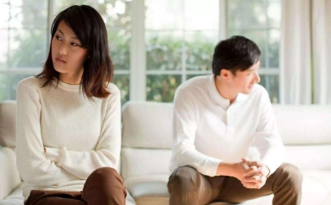 男女出轨的表现是什么(出现了这几点就要注意了) 男女出轨的表现是什么(出现了这几点就要注意了)