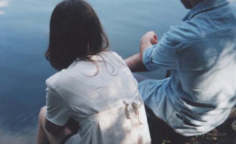 男人喜欢一个女生的表现(往往有这四种明显的表现) 男人喜欢一个女生的表现(往往有这四种明显的表现)