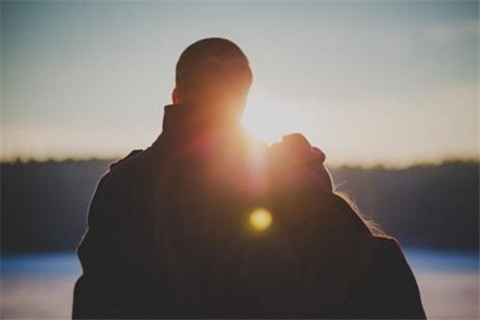 女人一定要管好自己的嘴,有些话不要跟外人讲 女人一定要管好自己的嘴,有些话不要跟外人讲