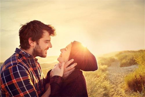 男人很宠你的表现,半夜肯为你做这些事 男人很宠你的表现,半夜肯为你做这些事