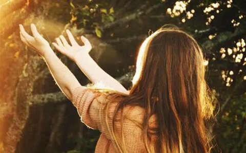 想忘掉一个人该怎么办 想忘掉一个人该怎么办