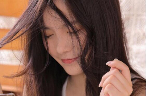 女人对男人有好感的表现（女人对你有好感的暗示）