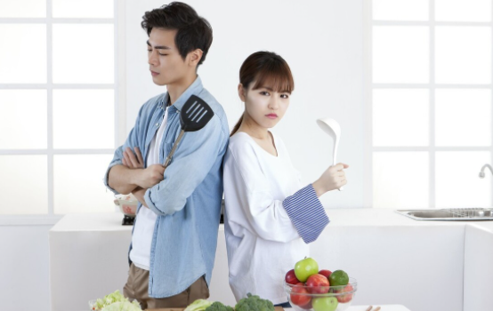 两口子冷战多久会离婚（夫妻冷战超过一周就伤感情了）