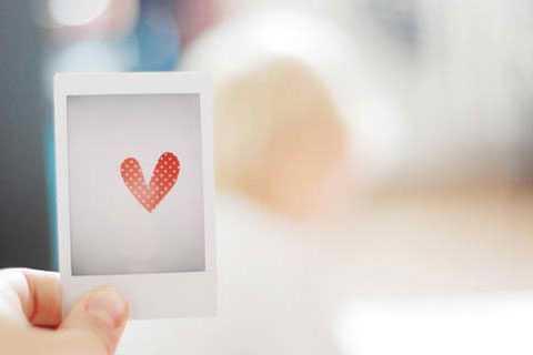 初次见面送女孩什么礼物（送这些才能吸引她）