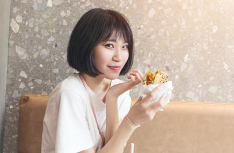 女生暗恋一个男生的表现（这3个表现掩饰不了）