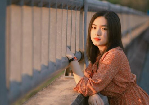 女生暗恋一个男生的表现（这3个表现掩饰不了）