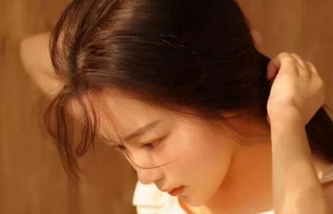 男女聊什么内容是暧昧（有这些表现就是和你暧昧）