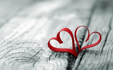 男人分手后还爱着女人的表现（三个表现说明他放不下你）