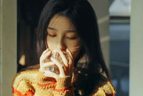 女人对你有意思的表现，会有这五种表现
