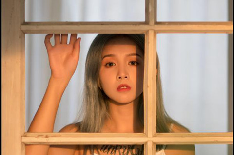 男人没放下女人的表现，是这四个字
