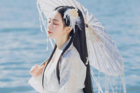 女人让你触碰她的身体这些地方，证明她很爱你