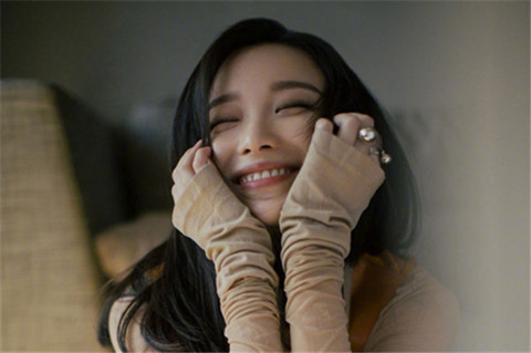 女生喜欢上你的暗示（这8个暗示非常准）