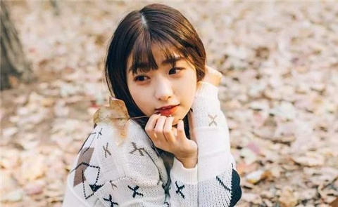 怎么判断一个女人喜不喜欢你（身体上的这几个地方最诚实）