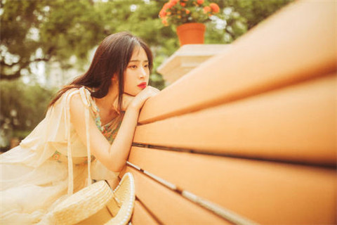 女人还爱着前任的表现，女人放不下前任的表现