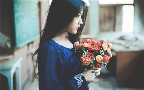 一个女人深爱一个男人是什么样（往往会有这些表现）