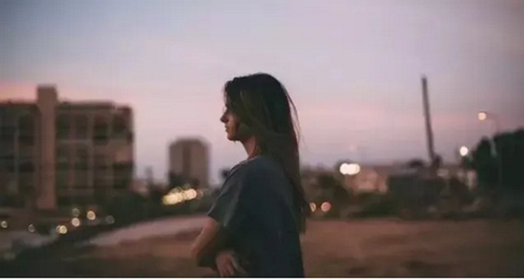 离婚不离家的夫妻怎么相处？这一种方式令人费解