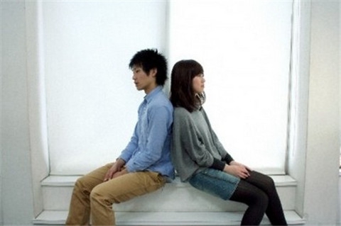 和不爱的人结婚是什么感觉？爱不起恨不得