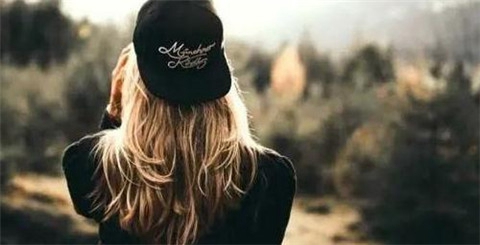 男人暗恋你到极致的表现，女人别傻傻不懂