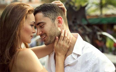 老公爱老婆爱到骨子里的表现,深爱的三种表现 老公爱老婆爱到骨子里的表现,深爱的三种表现