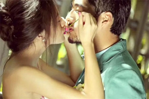 老公爱老婆爱到骨子里的表现,深爱的三种表现 老公爱老婆爱到骨子里的表现,深爱的三种表现