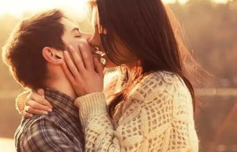 怎么判断男人是否喜欢你 怎么判断男人是否喜欢你