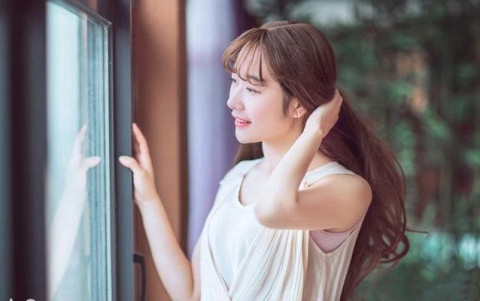 女人对一个男人一见钟情的表现，藏不住这些细节表现