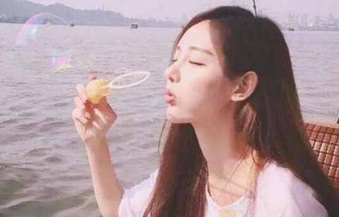 怎么哄女朋友开心？三个哄女朋友开心方法