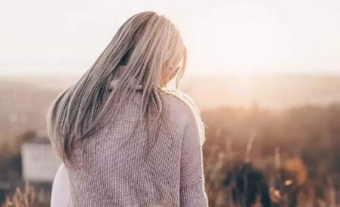 征服女人最有效的方法，只需这两个字