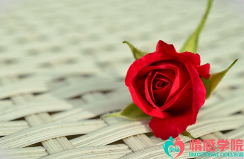 女人出轨的表现有哪些？