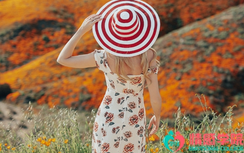 异地恋老公出轨的表现？