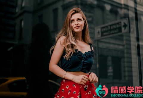 水瓶座的女人出轨的表现？